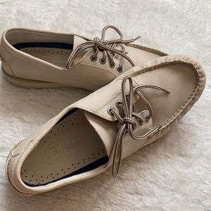 SPERRY TOPSIDERS Men’s Ivory Boat Shoes